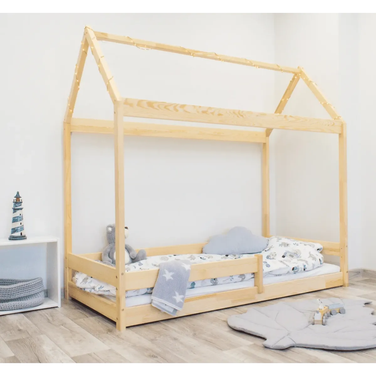Łóżko drewniane pojedyncze DOMEK MIŚ sosna MEBLE WRÓBEL