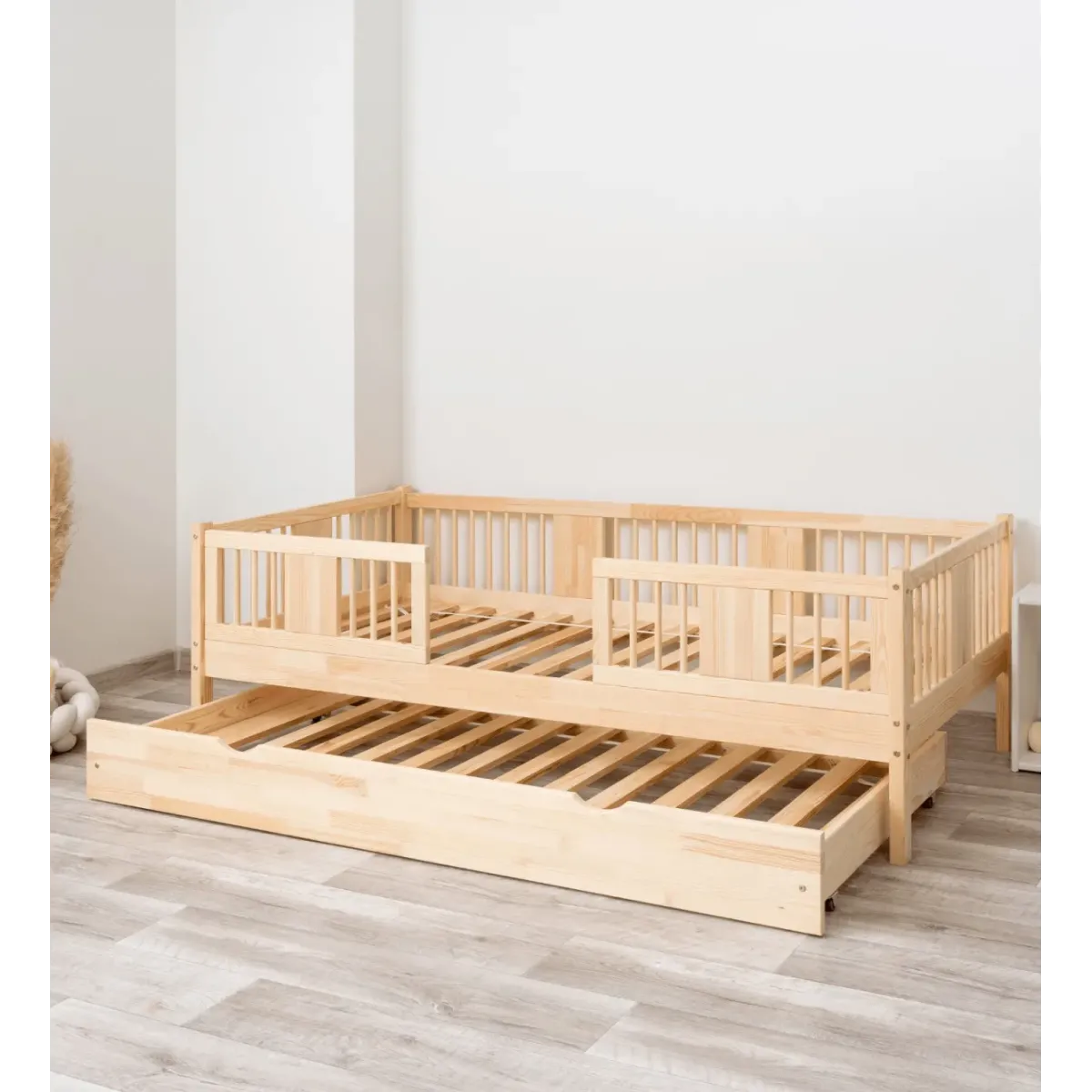 Łóżko drewniane pojedyncze LUNA 20 z szufladą z funkcją spania MEBLE WRÓBEL