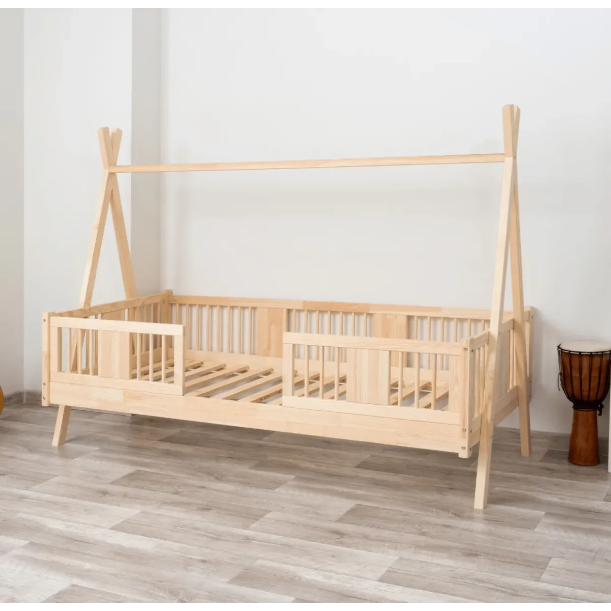 Łóżko drewniane pojedyncze LUNA TIPI sosna MEBLE WRÓBEL