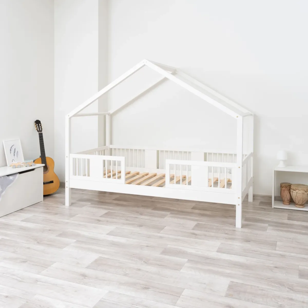 Łóżko pojedyncze drewniane LUNA DOMEK SHORT MEBLE WRÓBEL