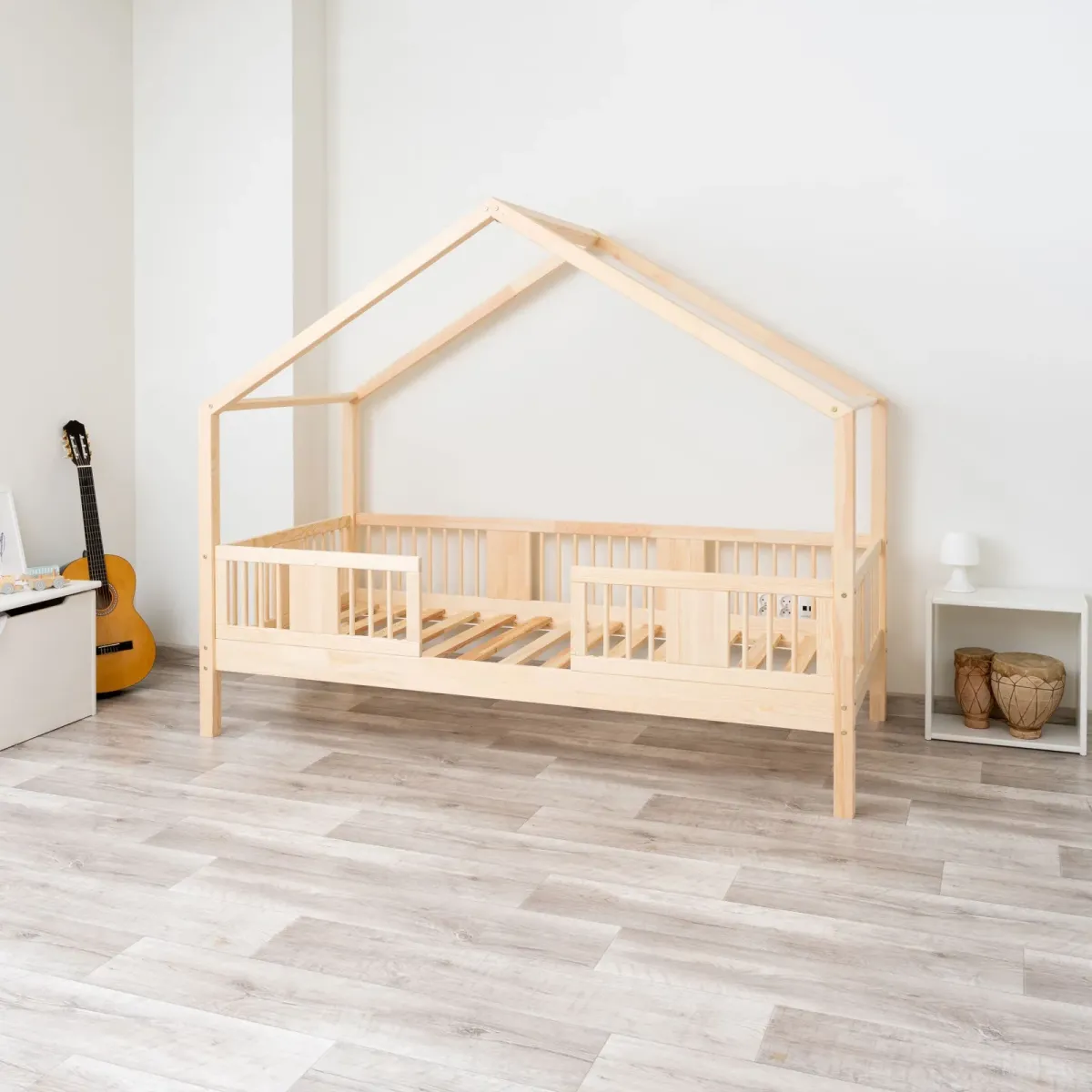 Łóżko pojedyncze drewniane LUNA DOMEK SHORT MEBLE WRÓBEL