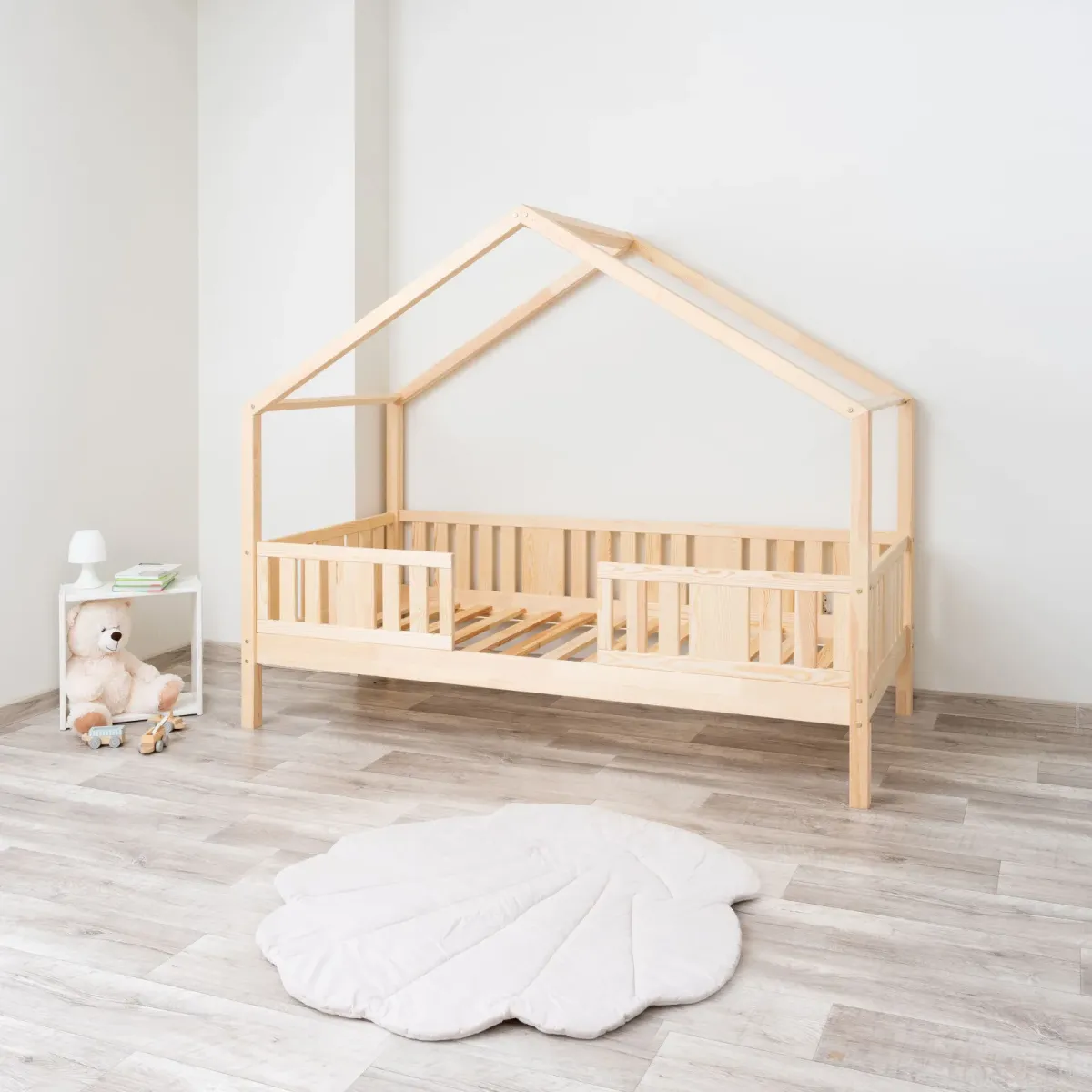Łóżko drewniane pojedyncze NIKO DOMEK SHORT sosna 20 MEBLE WRÓBEL