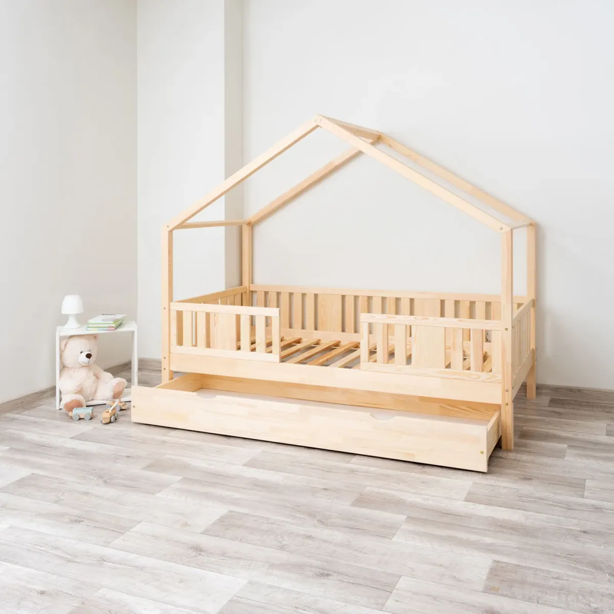 Łóżko drewniane pojedyncze NIKO DOMEK SHORT sosna 20 szuflada MEBLE WRÓBEL