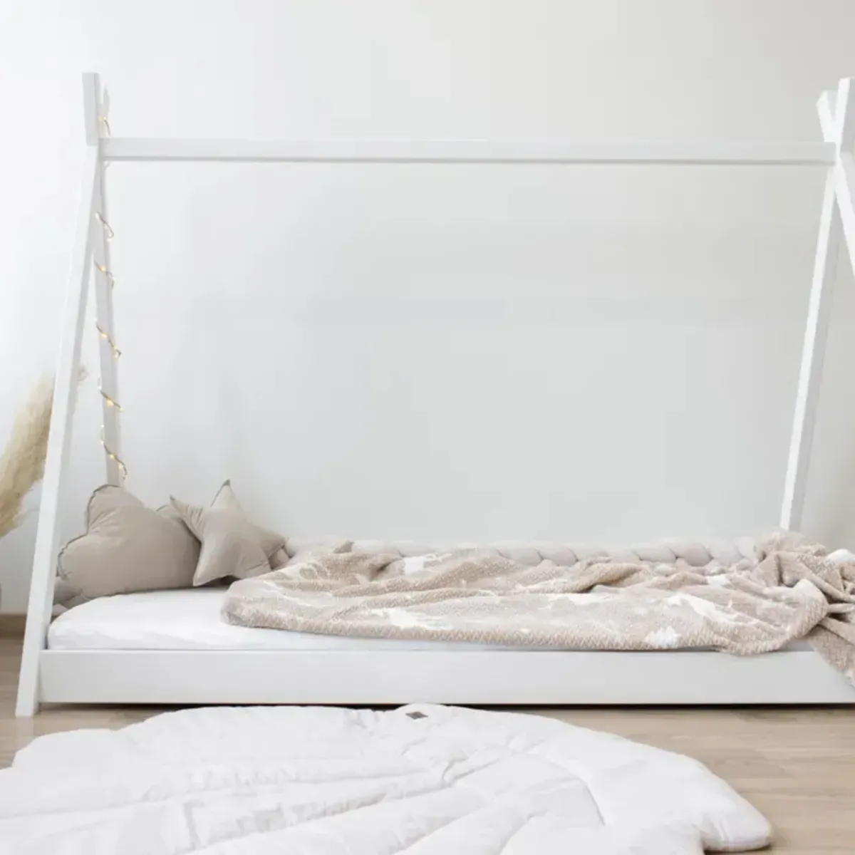 Łóżko pojedyncze drewniane TIPI biały MEBLE WRÓBEL